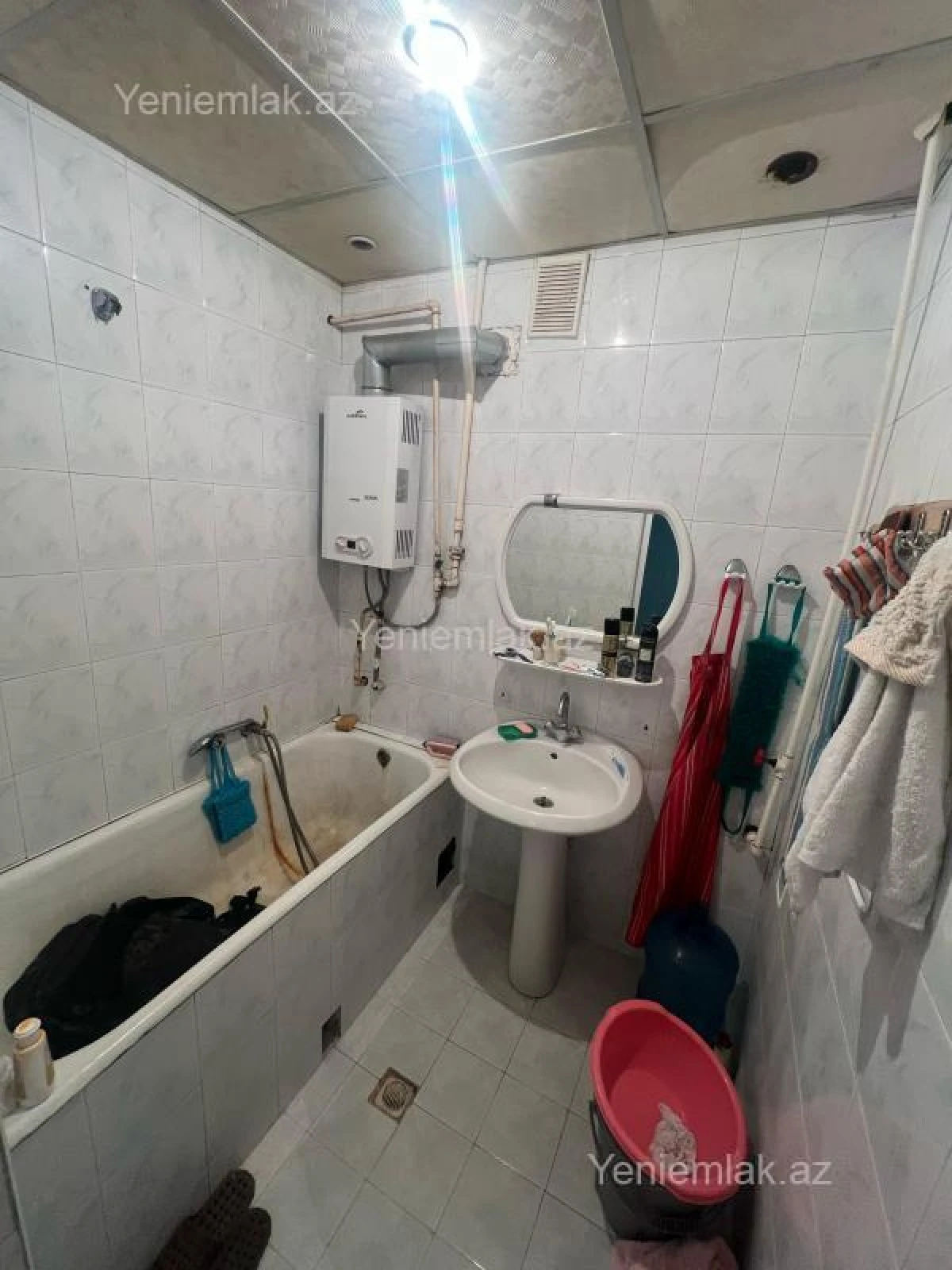 Satılır 2 otaqlı köhnə tikili 65 m²