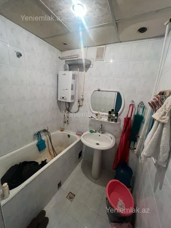 Satılır 2 otaqlı köhnə tikili 65 m²