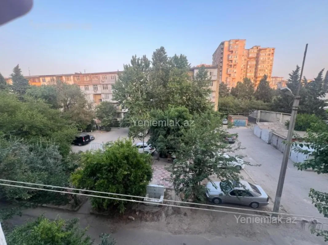 Satılır 2 otaqlı köhnə tikili 65 m²