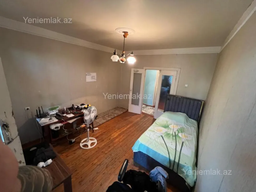 Satılır 2 otaqlı köhnə tikili 65 m²