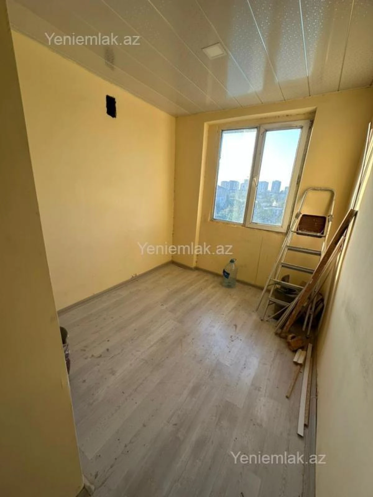 Satılır 2 otaqlı köhnə tikili 55 m²