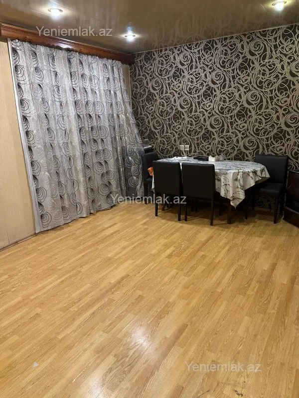 Satılır 2 otaqlı köhnə tikili 55 m²
