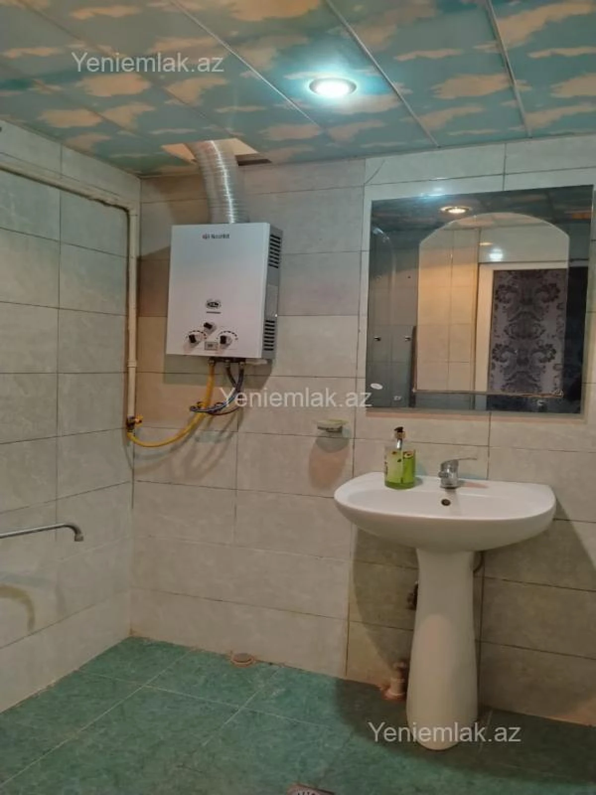 Satılır 3 otaqlı köhnə tikili 80 m²
