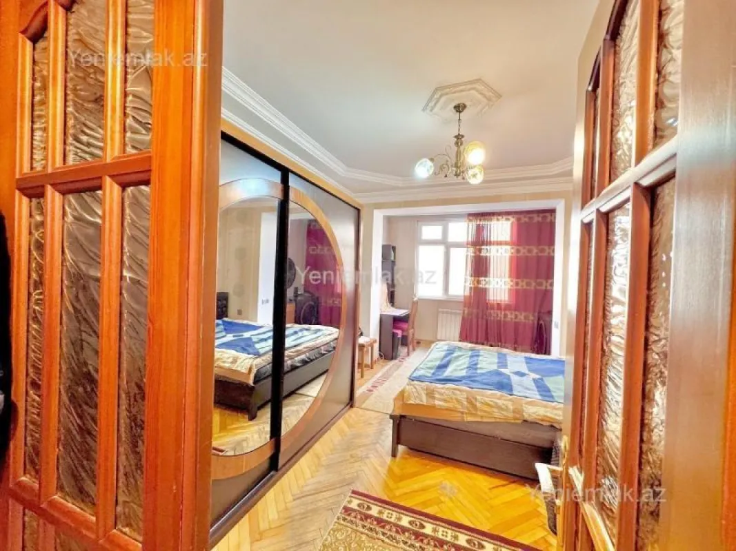 Satılır 3 otaqlı köhnə tikili 90 m²