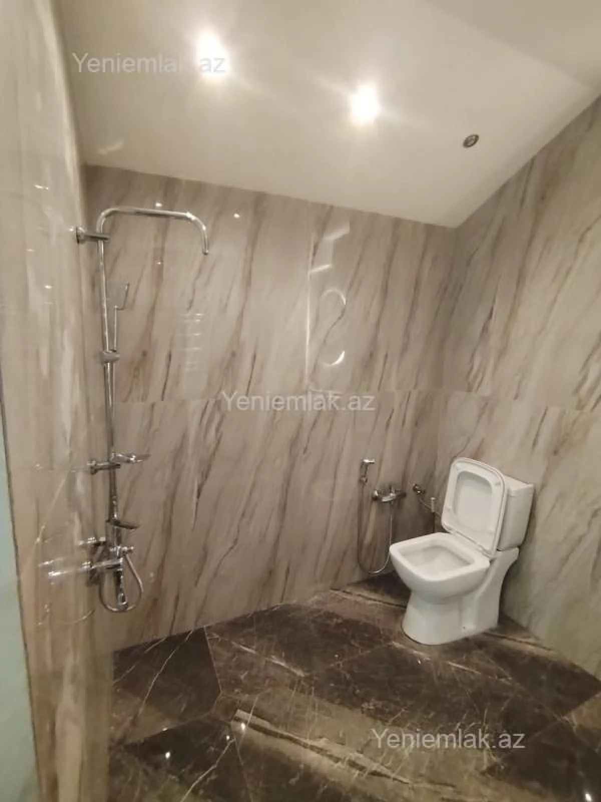 Satılır 6 otaqlı obyekt 135 m²