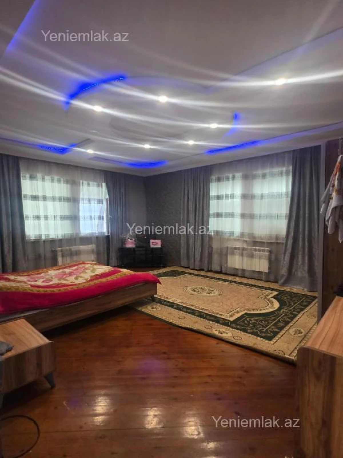 Satılır 6 otaqlı həyət evi 240 m²