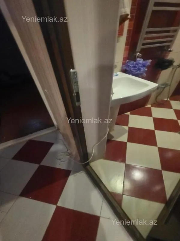 Satılır 6 otaqlı həyət evi 240 m²