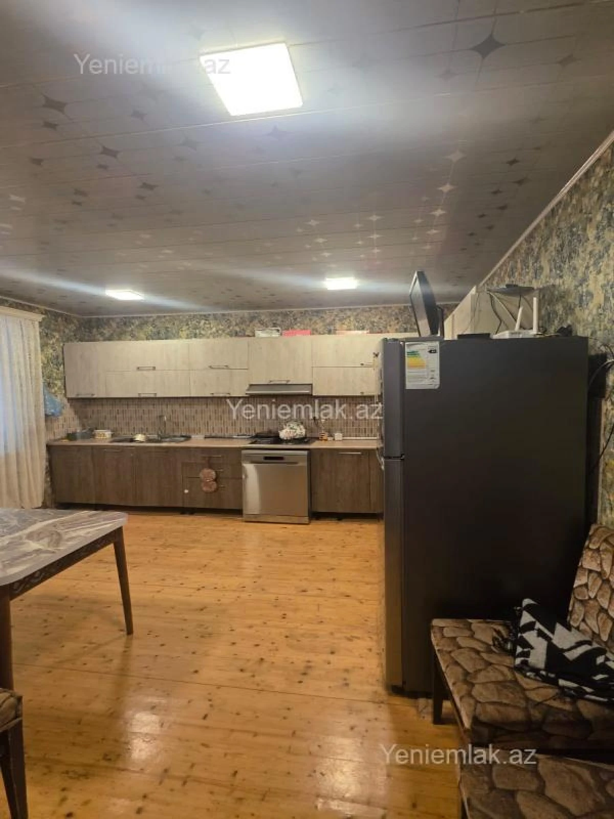 Satılır 6 otaqlı həyət evi 240 m²