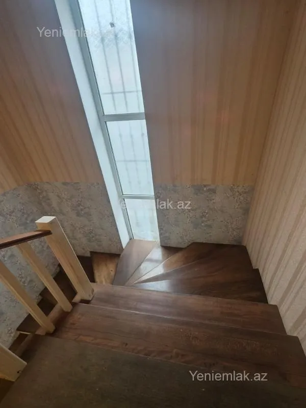 Satılır 6 otaqlı həyət evi 240 m²