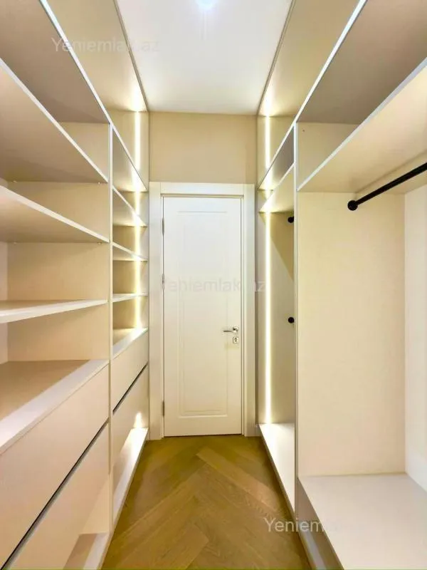 Satılır 3 otaqlı yeni tikili 136 m²