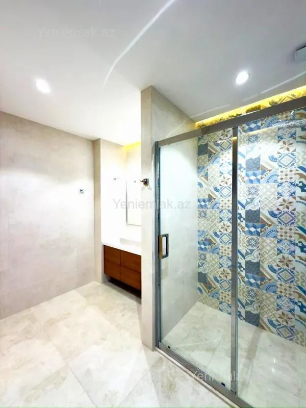 Satılır 3 otaqlı yeni tikili 136 m²