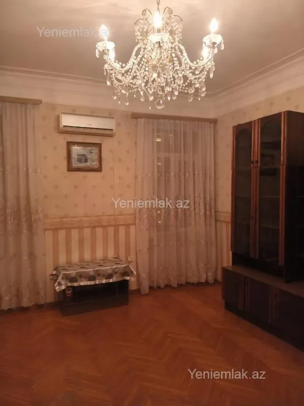 Satılır 3 otaqlı köhnə tikili 80 m²