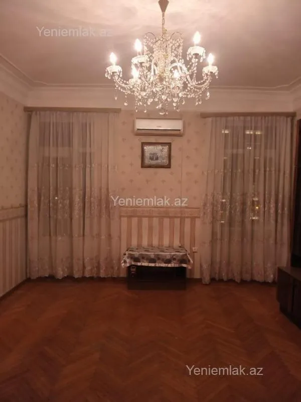 Satılır 3 otaqlı köhnə tikili 80 m²