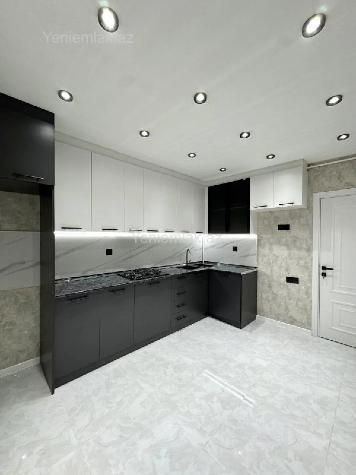 Satılır 2 otaqlı köhnə tikili 65 m²