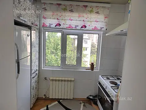 Satılır 4 otaqlı köhnə tikili 100 m²