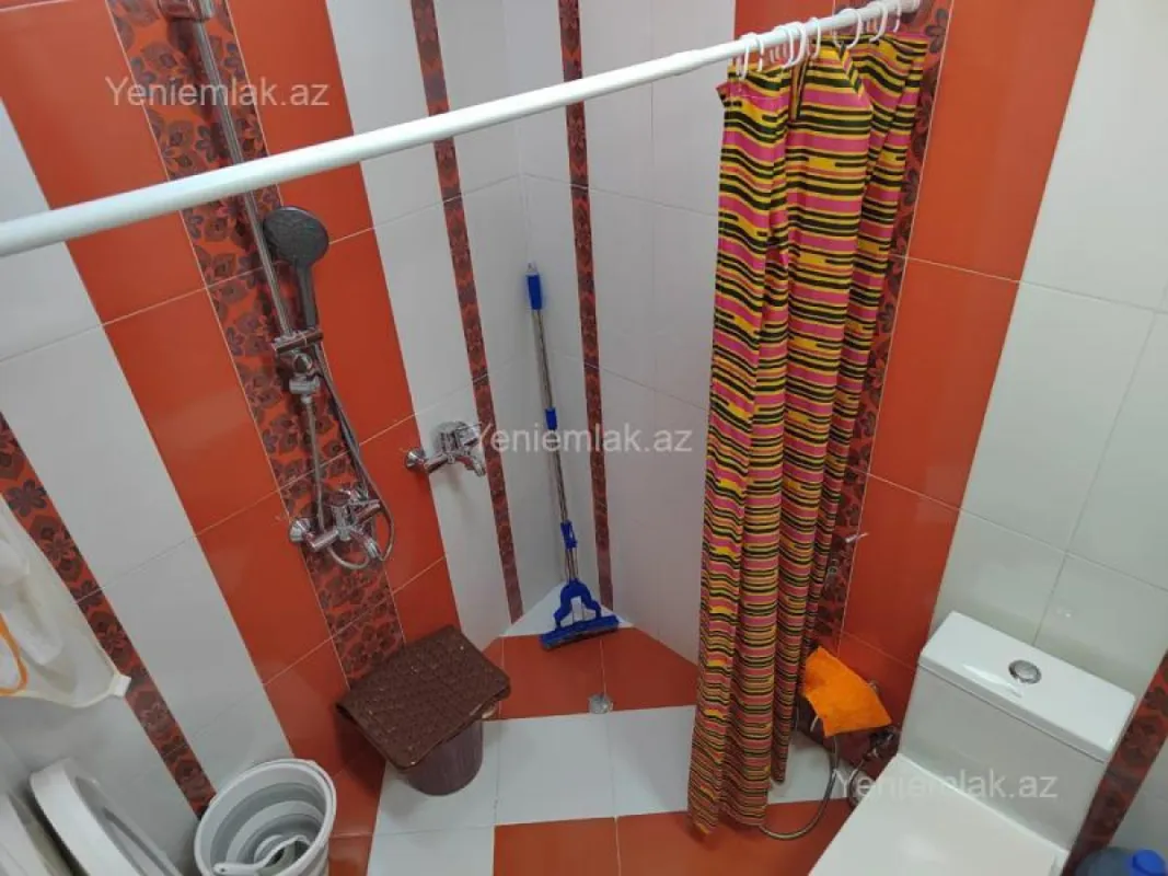 Satılır 4 otaqlı köhnə tikili 100 m²