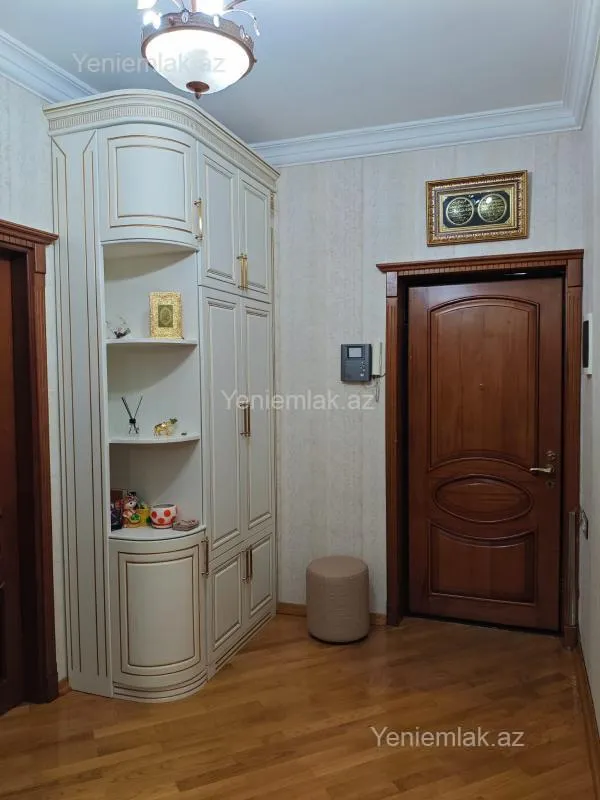 Satılır 3 otaqlı yeni tikili 153 m²