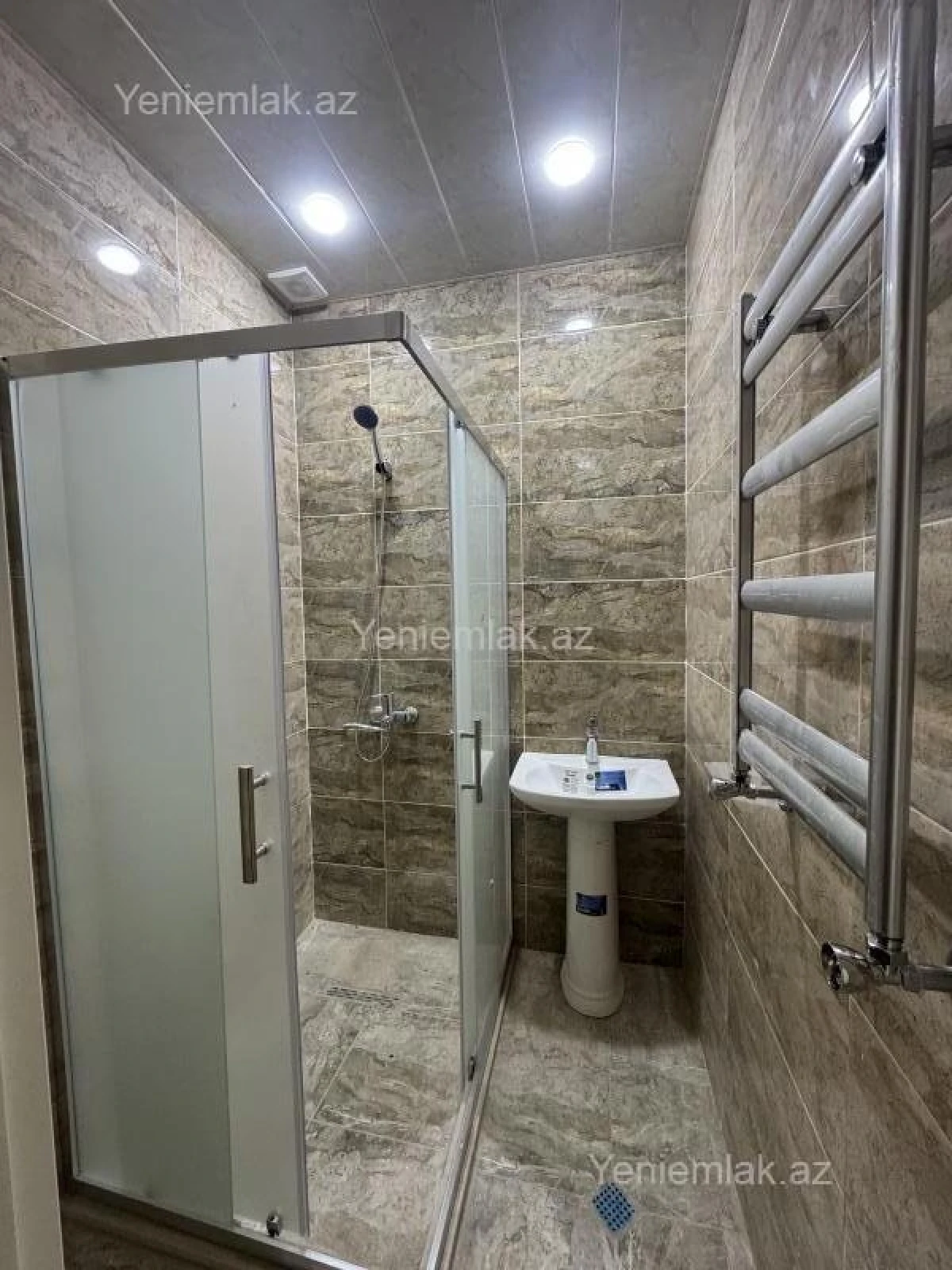 Kirayə verilir 2 otaqlı yeni tikili 80 m²
