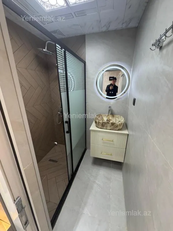 Satılır 2 otaqlı köhnə tikili 65 m²