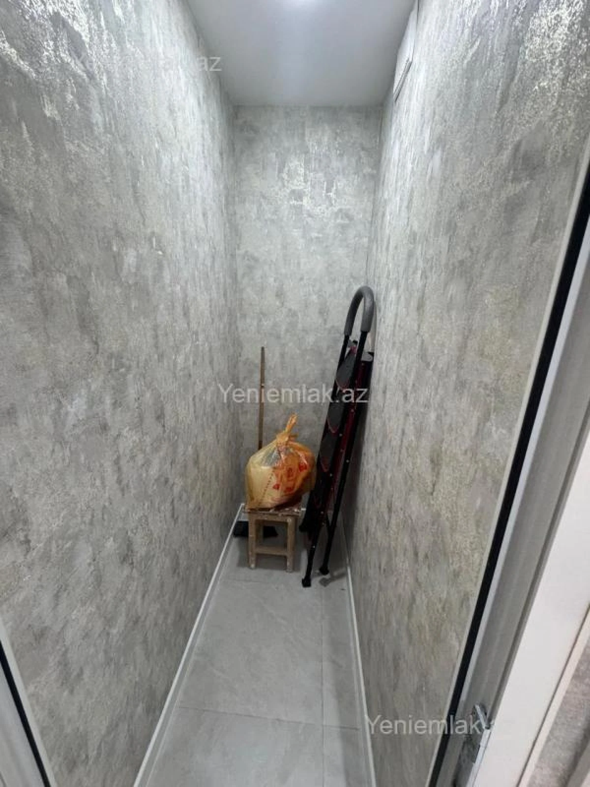 Satılır 2 otaqlı köhnə tikili 65 m²