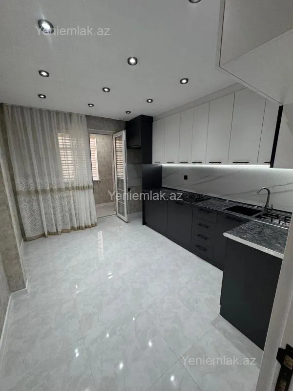 Satılır 2 otaqlı köhnə tikili 65 m²