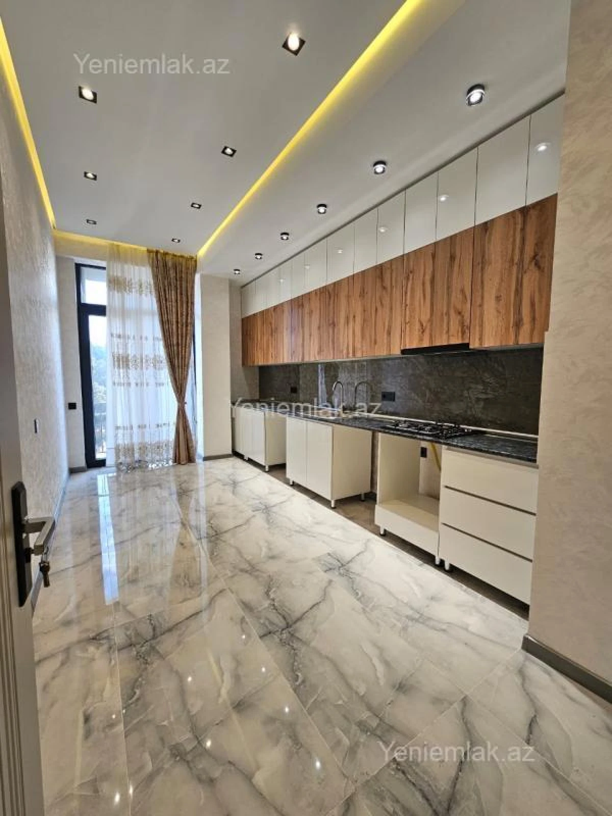 Satılır 4 otaqlı yeni tikili 135 m²