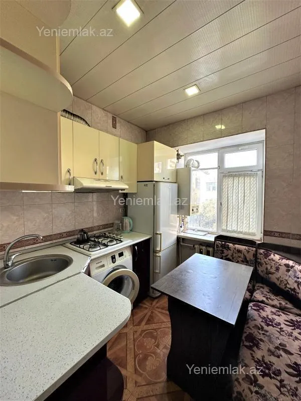 Satılır 2 otaqlı köhnə tikili 50 m²