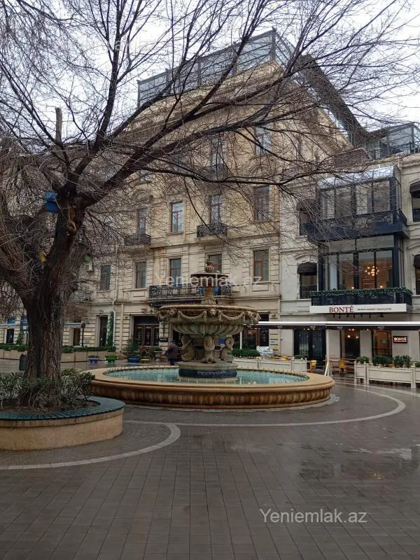 Satılır 2 otaqlı köhnə tikili 80 m²