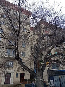 Satılır 2 otaqlı köhnə tikili 80 m²