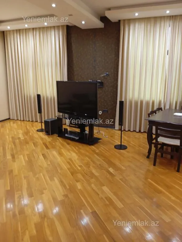 Satılır 2 otaqlı köhnə tikili 80 m²