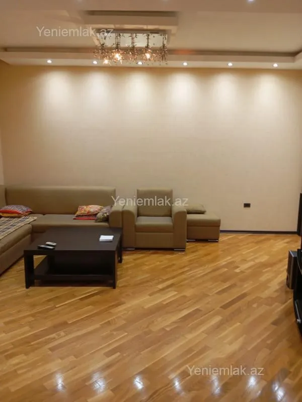Satılır 2 otaqlı köhnə tikili 80 m²