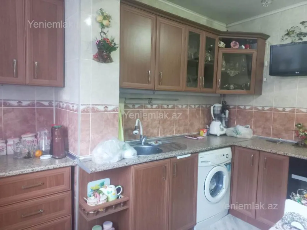 Satılır 3 otaqlı köhnə tikili 100 m²