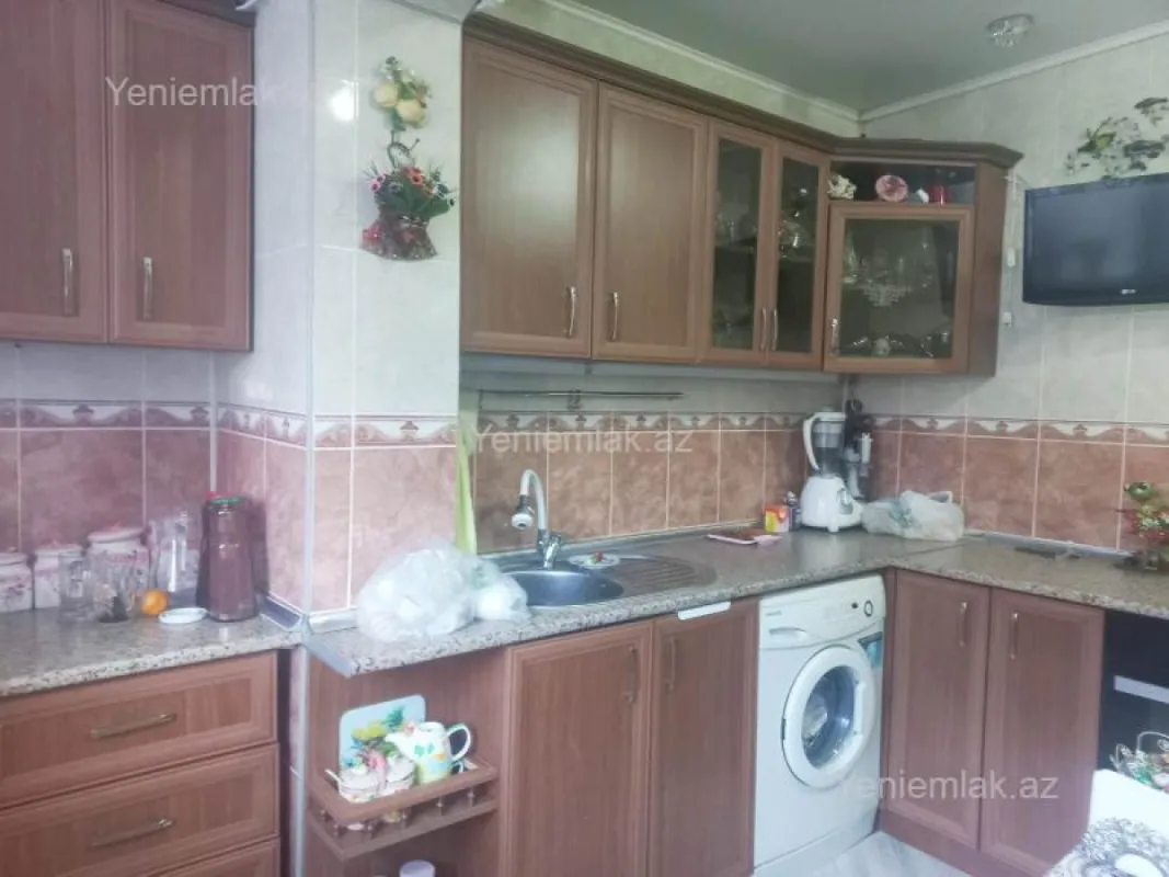 Satılır 3 otaqlı köhnə tikili 100 m²