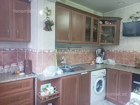 Satılır 3 otaqlı köhnə tikili 100 m²