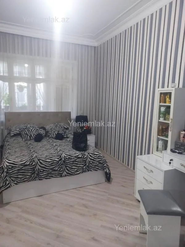 Satılır 3 otaqlı köhnə tikili 100 m²