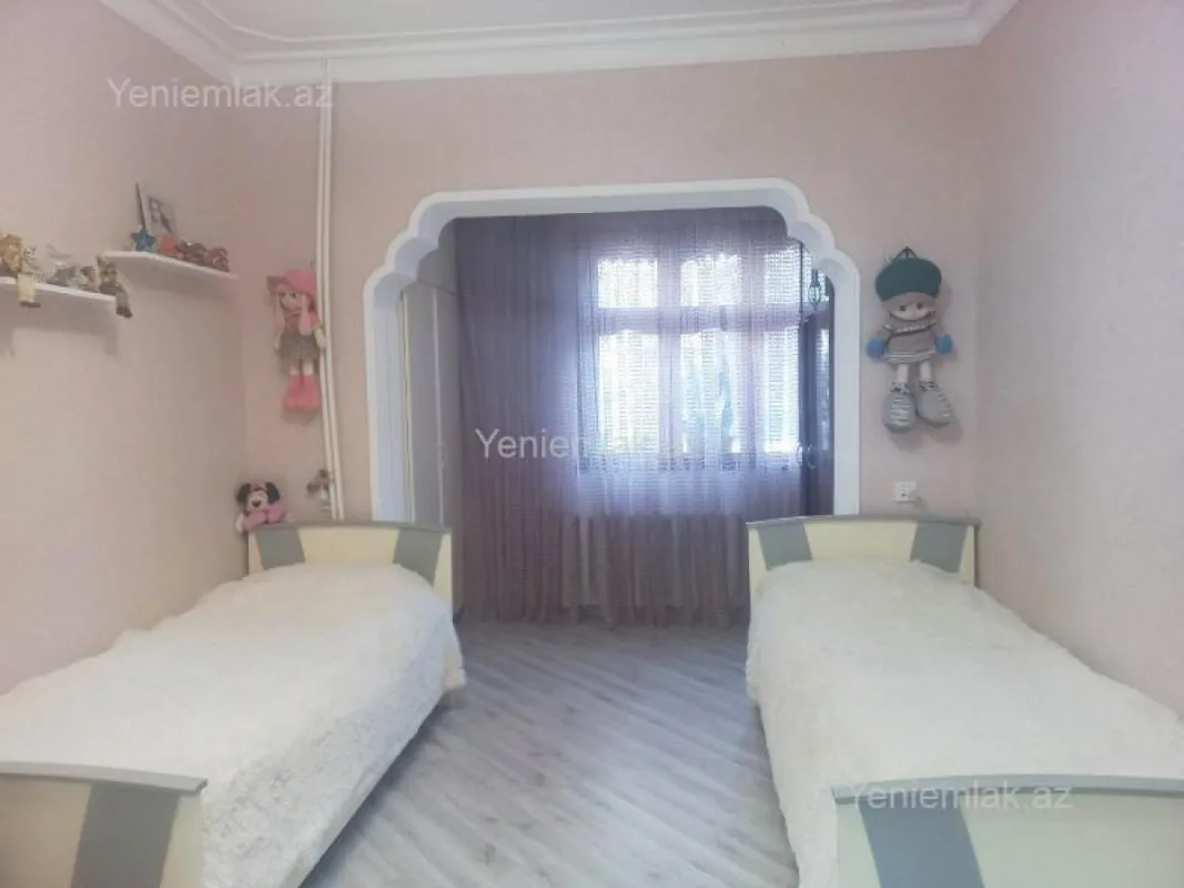 Satılır 3 otaqlı köhnə tikili 100 m²
