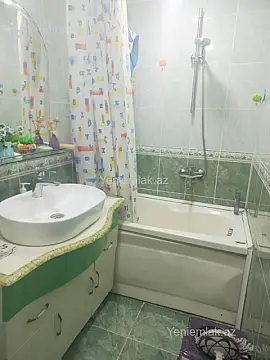 Satılır 3 otaqlı köhnə tikili 100 m²