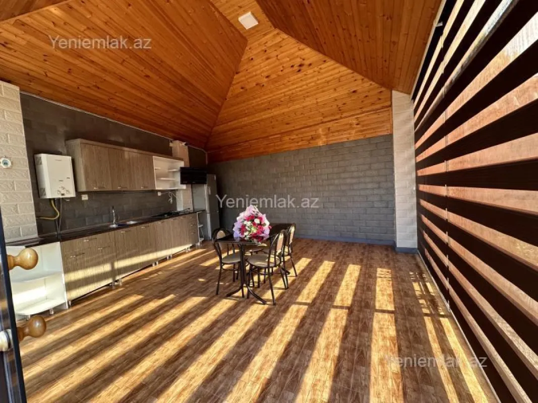 Satılır 6 otaqlı həyət evi 270 m²