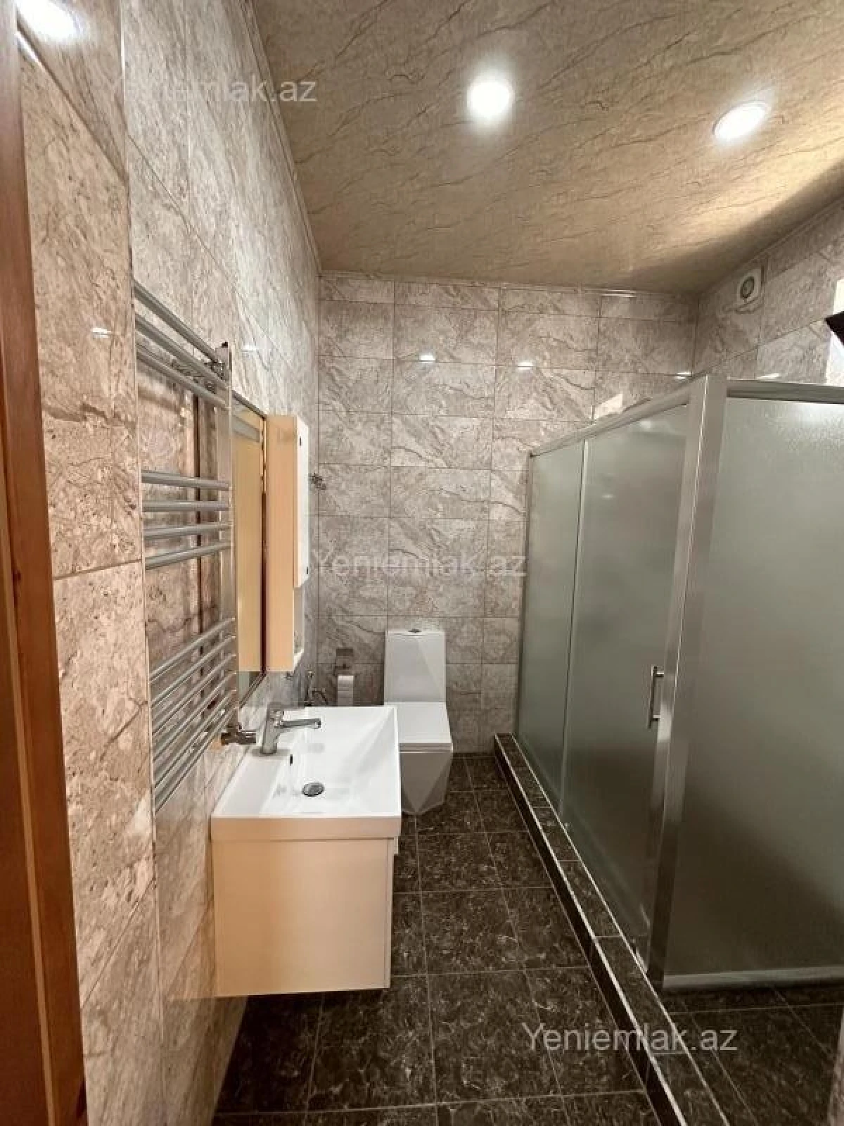 Satılır 6 otaqlı həyət evi 270 m²