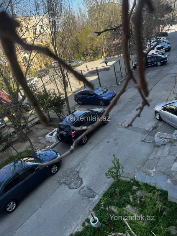 Satılır 3 otaqlı köhnə tikili 76 m²