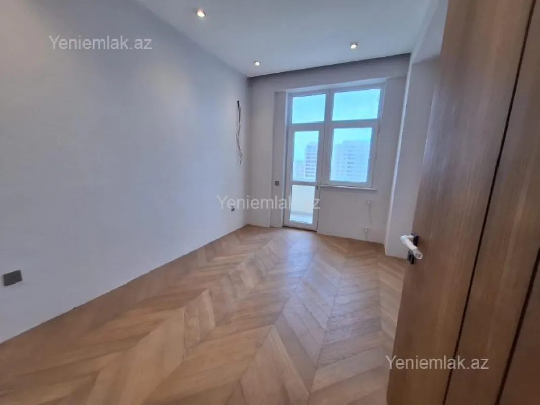 Satılır 4 otaqlı yeni tikili 162 m²