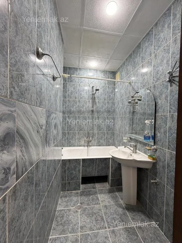 Satılır 2 otaqlı köhnə tikili 60 m²