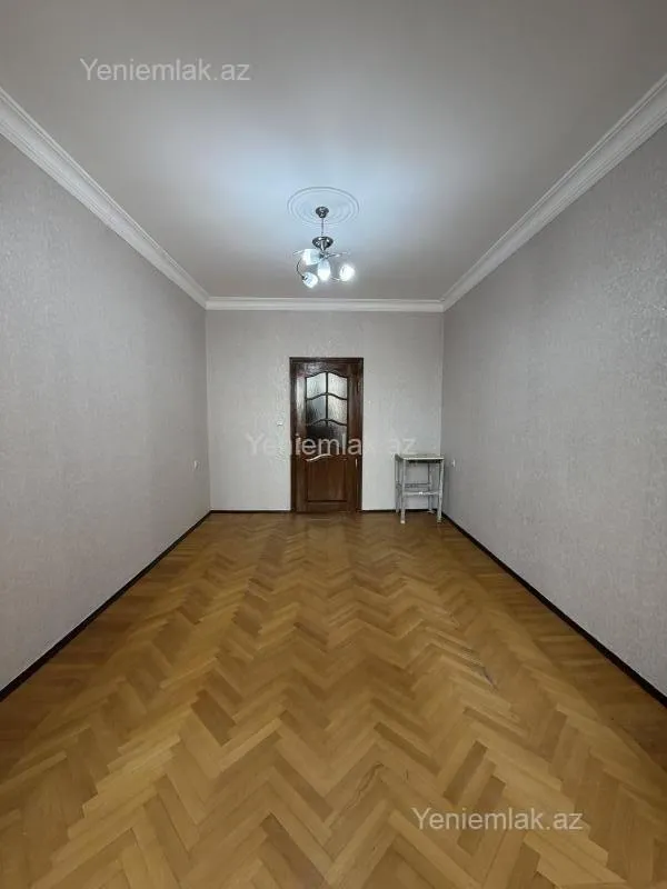 Satılır 2 otaqlı köhnə tikili 60 m²