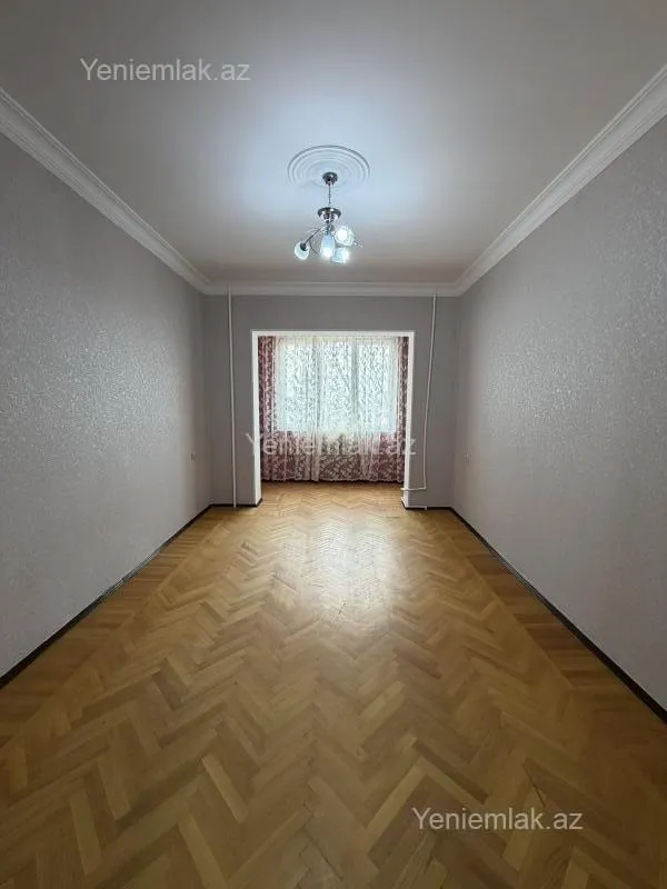 Satılır 2 otaqlı köhnə tikili 60 m²