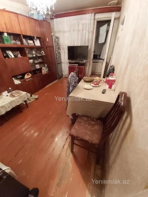 Satılır 2 otaqlı köhnə tikili 50 m²
