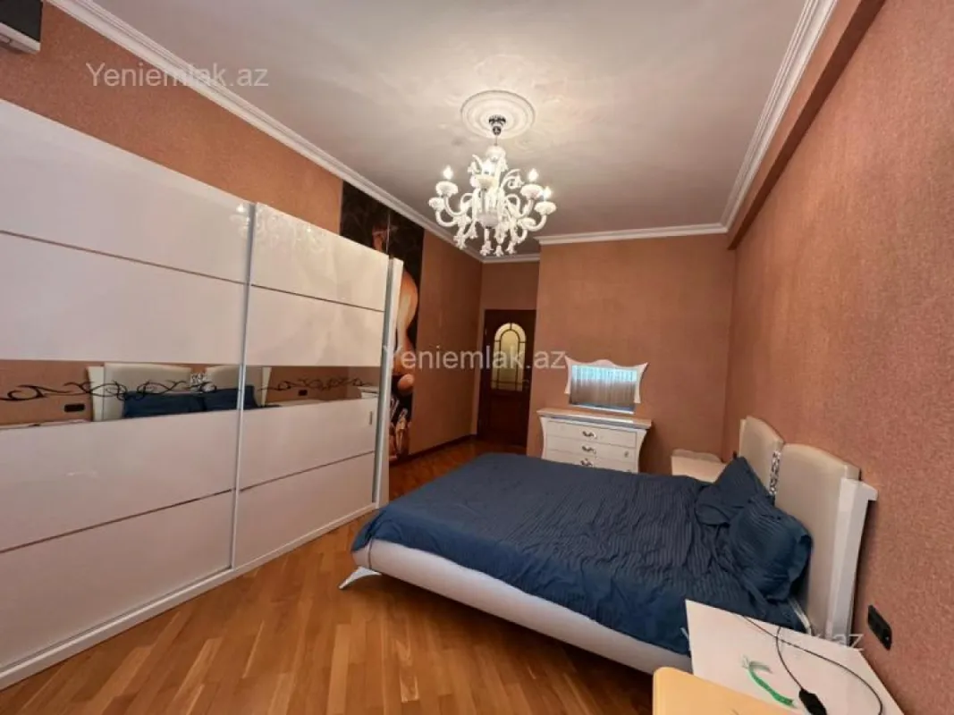 Satılır 4 otaqlı yeni tikili 210 m²