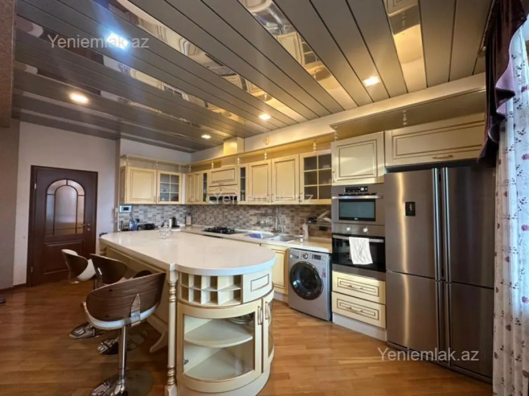 Satılır 4 otaqlı yeni tikili 210 m²