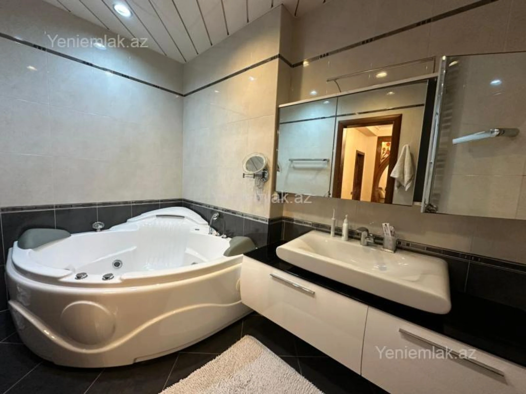 Satılır 4 otaqlı yeni tikili 210 m²