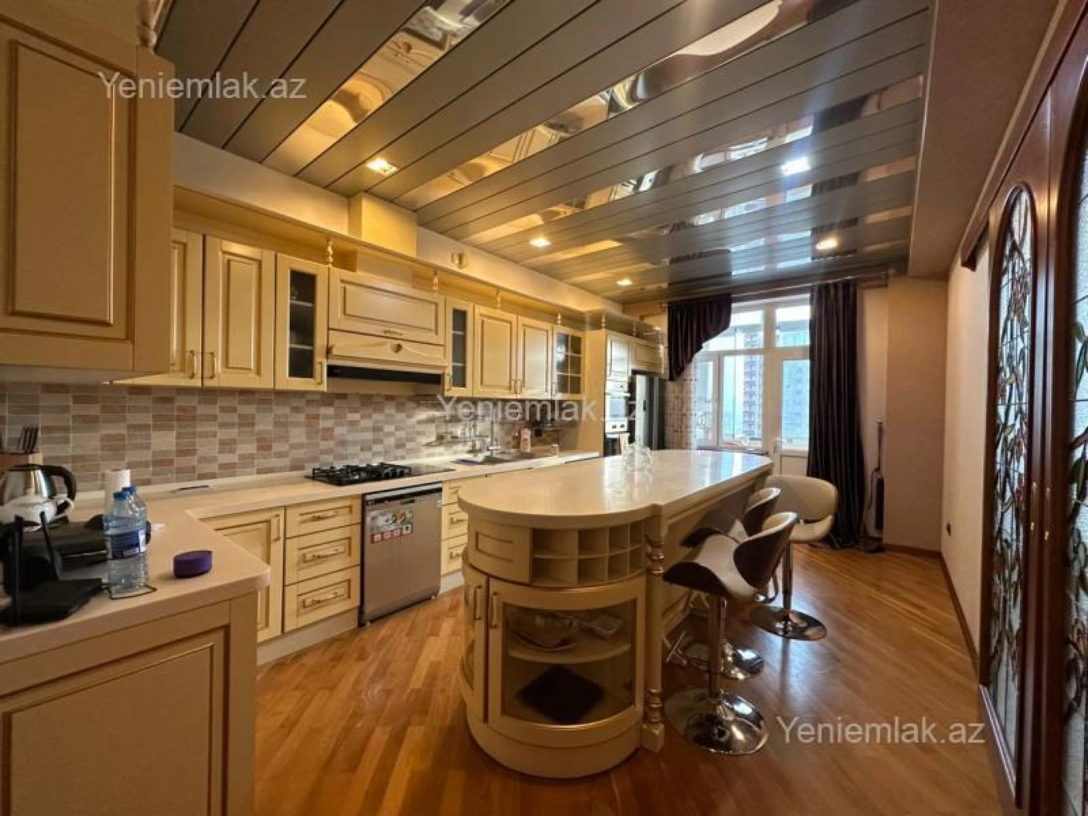 Satılır 4 otaqlı yeni tikili 210 m²