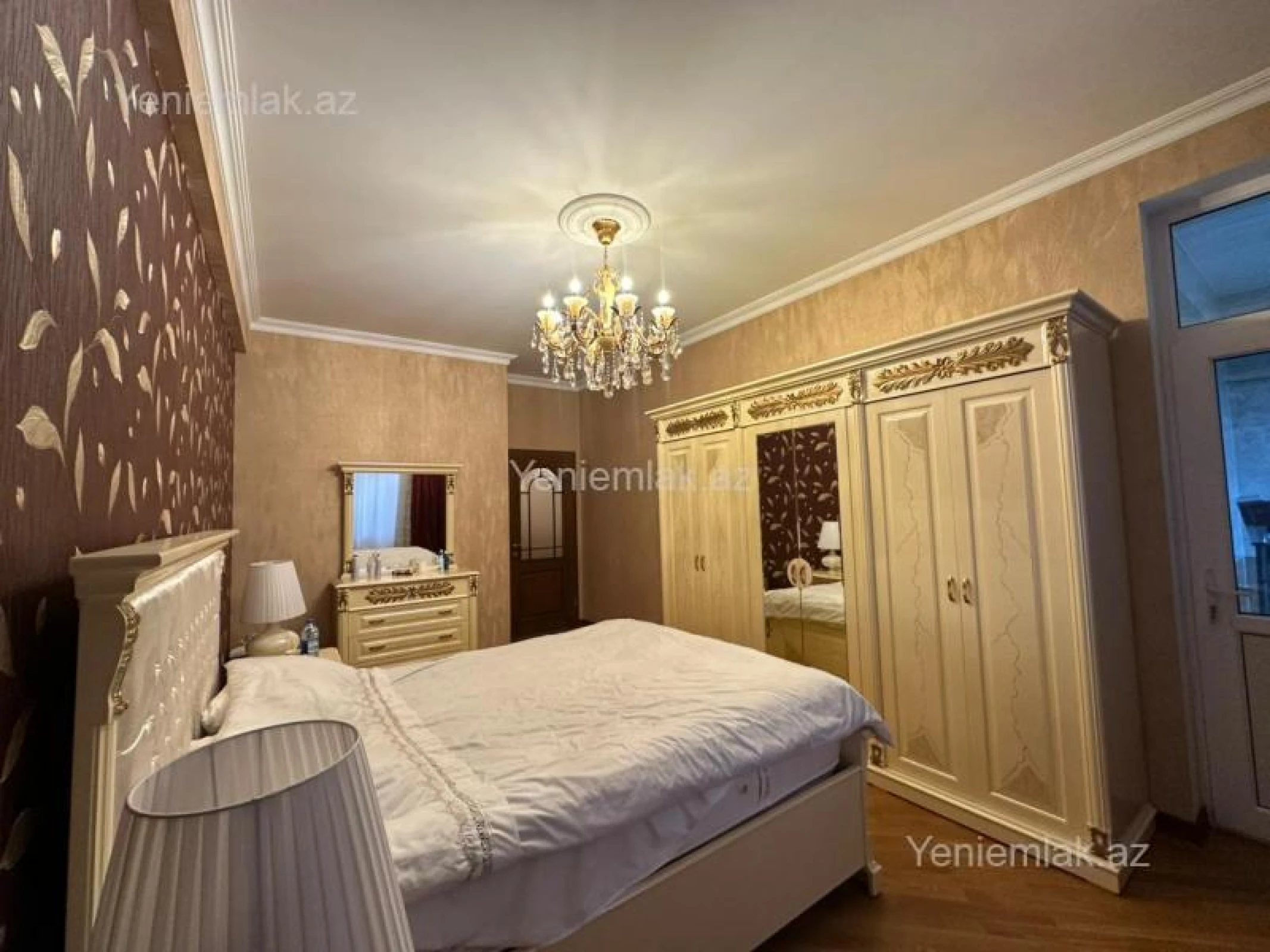 Satılır 4 otaqlı yeni tikili 210 m²